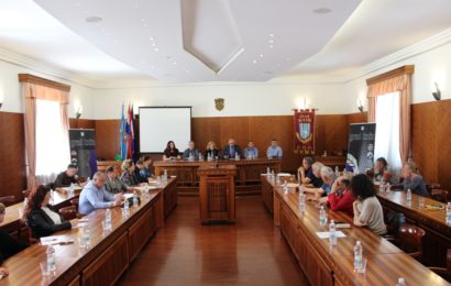 U Gradskoj vijećnici održan sastanak na temu potencijala za razvoj poljoprivrede u Gradu Kninu i okolici