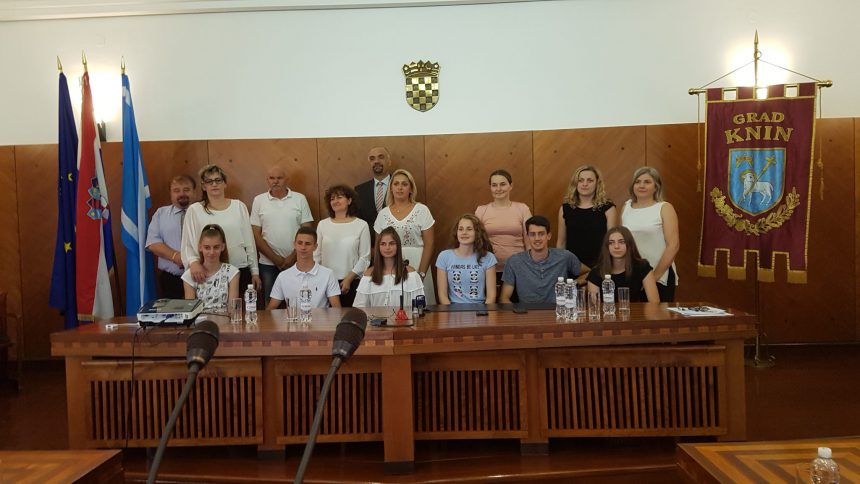 Svečano potpisivanje ugovora za dodijeljene sportske stipendije Svečano potpisivanje ugovora za dodijeljene sportske stipendije